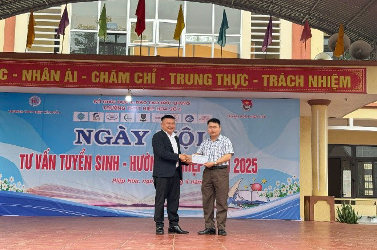 Chương trình tư vấn hướng nghiệp cho học sinh trường THPT Hiệp Hòa số 4
