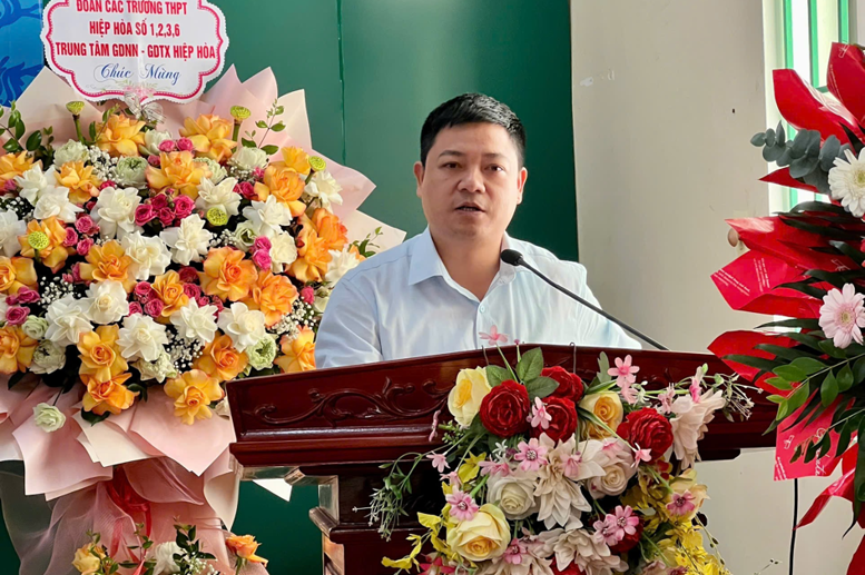 Thầy Nguyễn Đức Thiện – BT Chi bộ, Hiệu trưởng nhà trường phát biểu