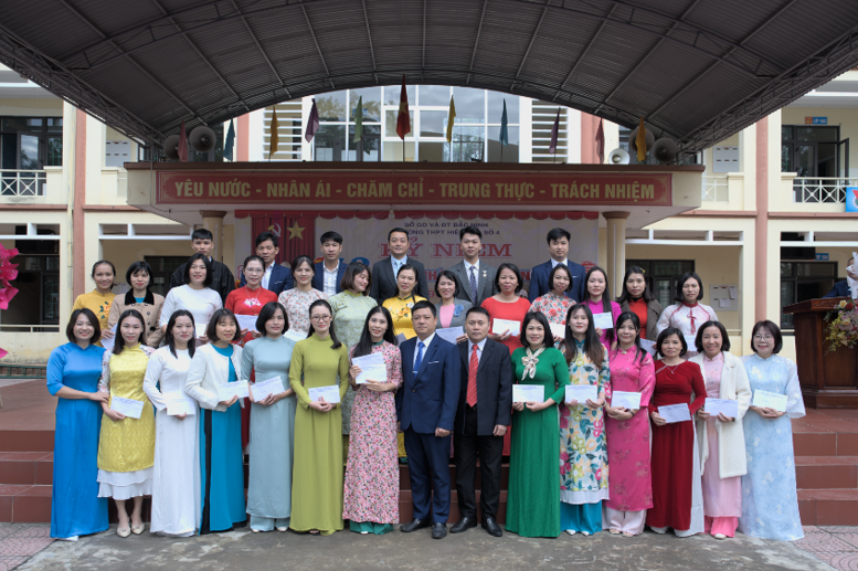 Khen thưởng các thầy, cô có giờ dạy tốt