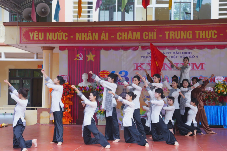 Tiết mục văn nghệ lớp 12A6- giải Nhất